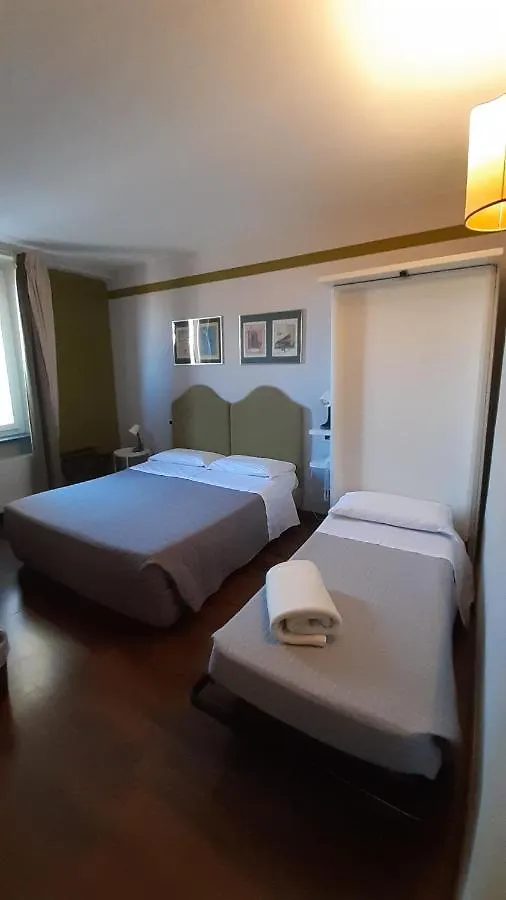 Albergo Moderno Lucca 2*,  Italy
